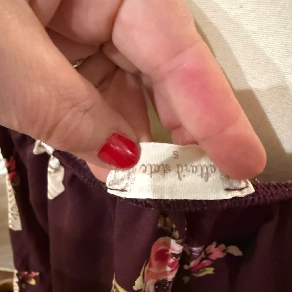 Altar'd State maroon floral cow skull cropped flowy blous - Picture 5 of 7